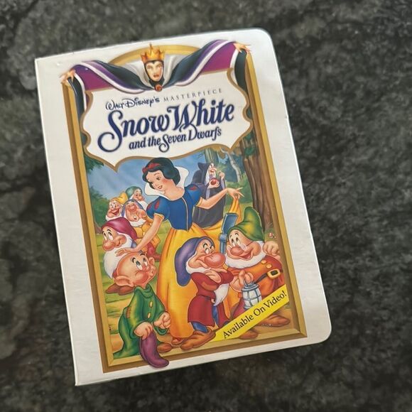 Collectible Disney Snow White & Seven Dwarfs X McDonalds  toy in mini VHS box - Picture 1 of 7